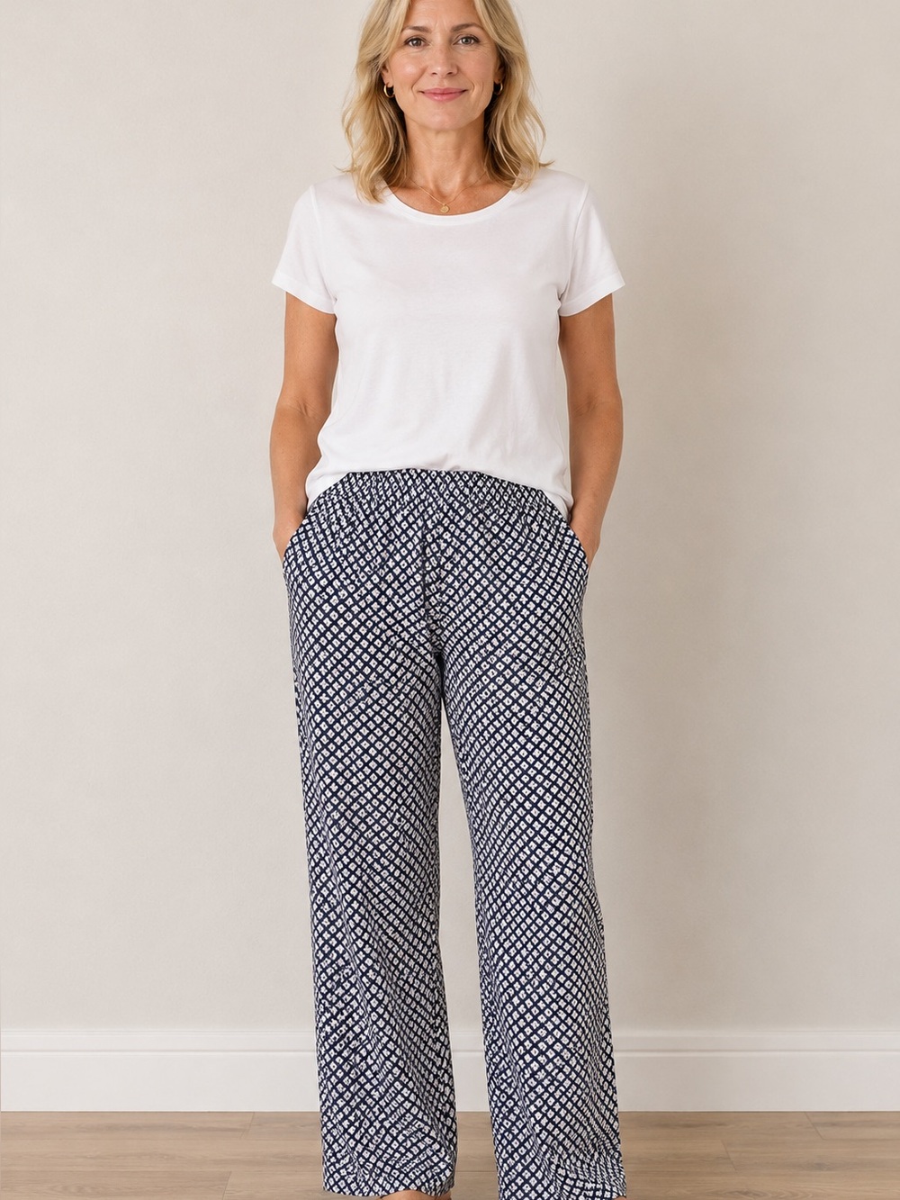 Cassmode ladies pants size 14. Wide leg navy white anchor motif.. NWT 3% Spandex